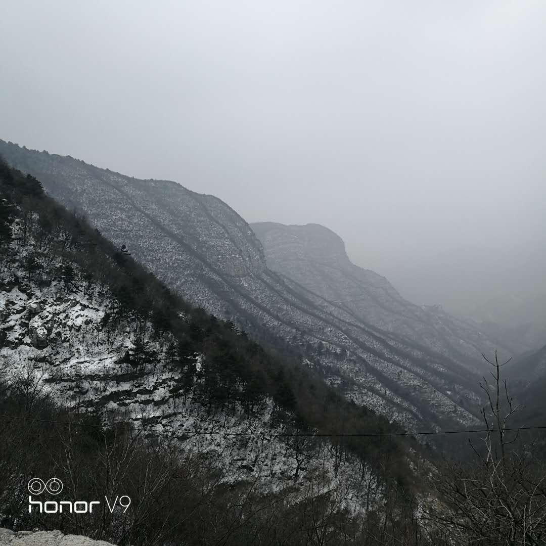 焦作市眾光耐酸瓷業(yè)有限公司開工前先去登登山，而且還是雪山